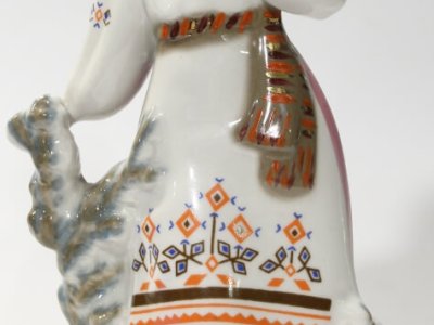 figura-porcelanowa-niewiasta