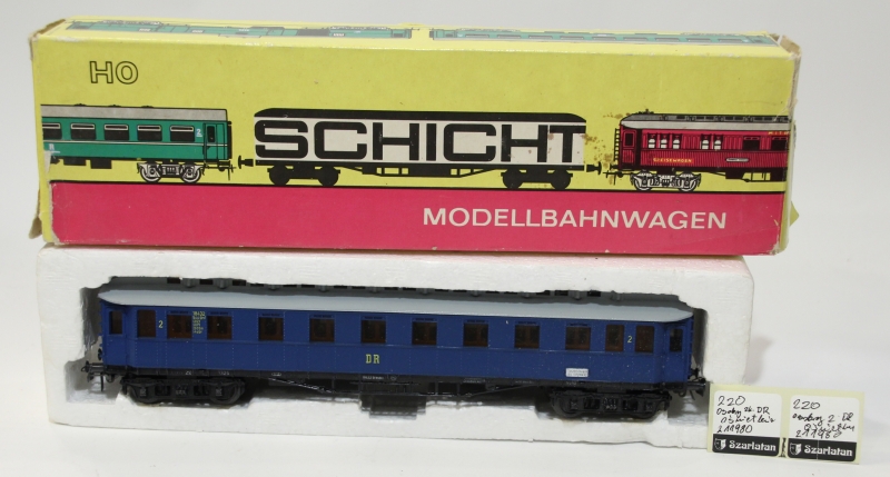 PIKO Wagon osobowy 2 klasa DR 18432 dresden z oświetleniem 4-osiowy 211980.