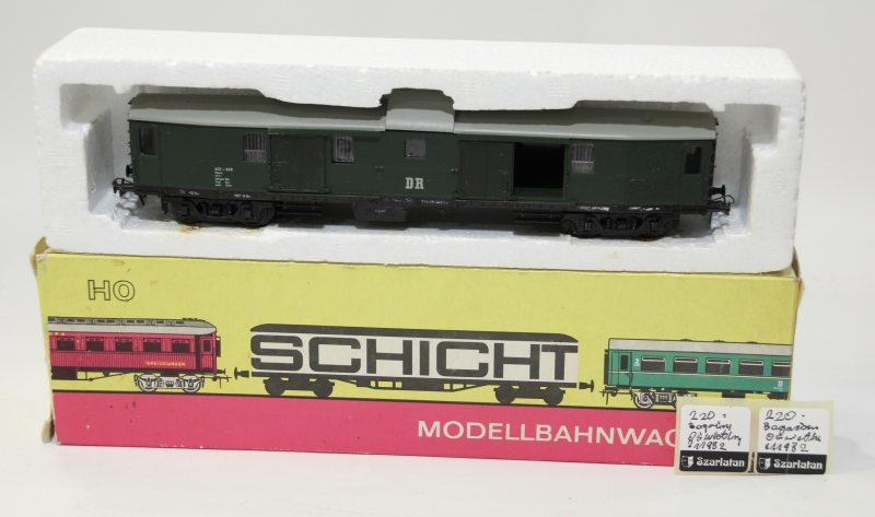 PIKO Wagon bagażowy z oświetleniem DR 621-038 4-osiowy 211982.
