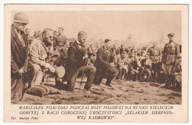 WOJSKO Józef PIŁSUDSKI - Marszałek Piłsudski podczas mszy polowej na Rynku Kieleckim