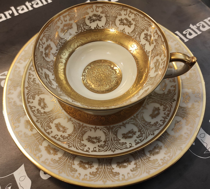 Zestaw śniadaniowy – Filiżanka + spodek + talerzyk – 
Bawaria, Tirschenreuth, Niemcy – porcelana złocona [prezent]                 212113.